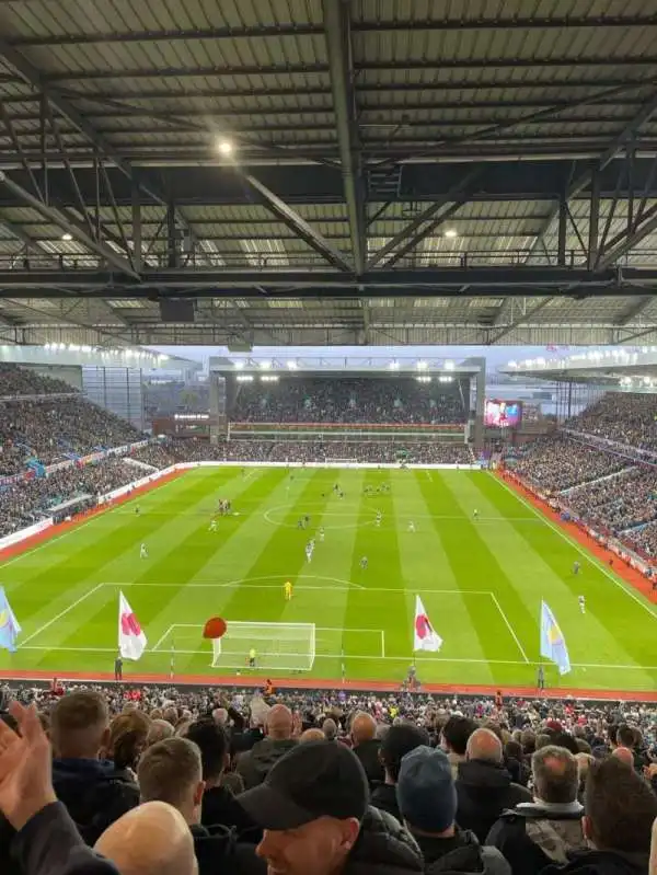 Holte End - Block K4 – täällä istuvat Villa-fanien äänekkäimmät.