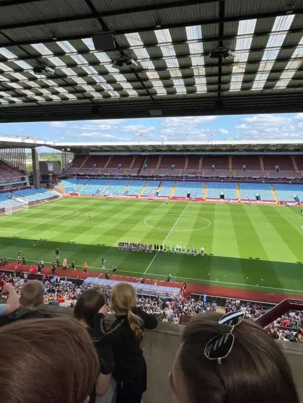 Doug Ellis Stand - Block P6, yksi stadionin hintavista katsomonosista.