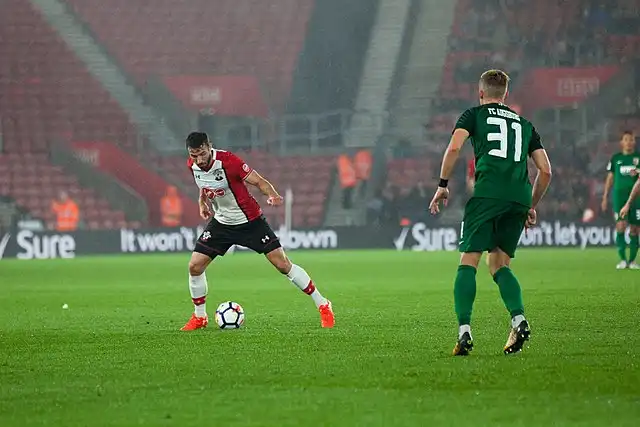 Kuinka pitkä on Southamptonin kausikorttijono? background image